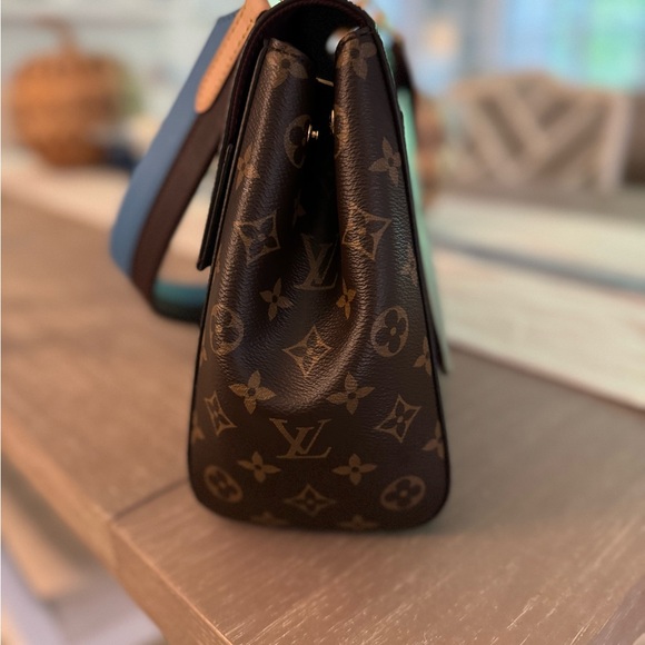 Louis Vuitton Cluny BB with removable leather shoulder strap - Picture 8 of 8